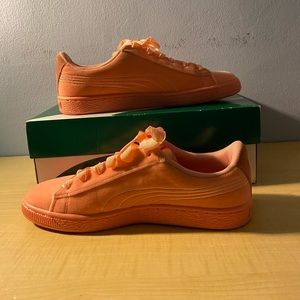 Puma suede sneaker size 7